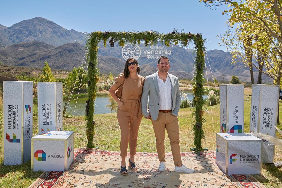 Mariano Ardito y su esposa, Gabriela, en la Vendimia Solidaria de Grupo América. Mariano Ardito y su esposa, Gabriela, en la Vendimia Solidaria de Grupo América.