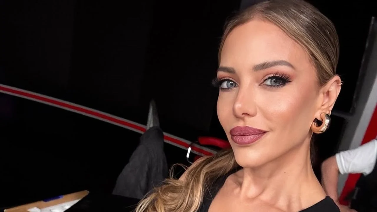 Evangelina Anderson celebró la Navidad en Aruba y deslumbró con su look rojo ultra ceñido