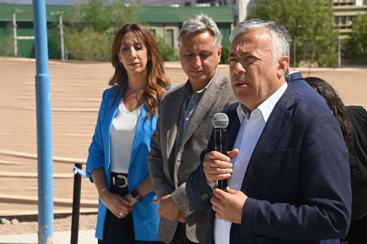 El Gobernador Alfredo Cornejo encabezó la inauguración de la primera etapa del Centro Urbano Arizu. El Gobernador Alfredo Cornejo encabezó la inauguración de la primera etapa del Centro Urbano Arizu.