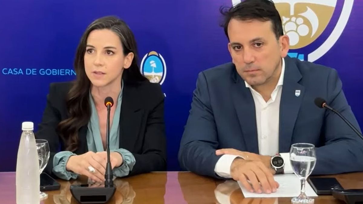Los ministros Mercedes Rus y Tadeo García Zalazar detallaron la situación de los colegios y estudiantes por amenazas de tiroteos. Foto: Captura de Video