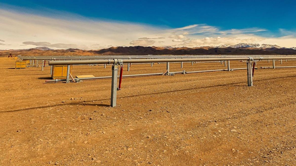 Las primeras etapas de la construcción del parque solar de Genneia en Malargüe.