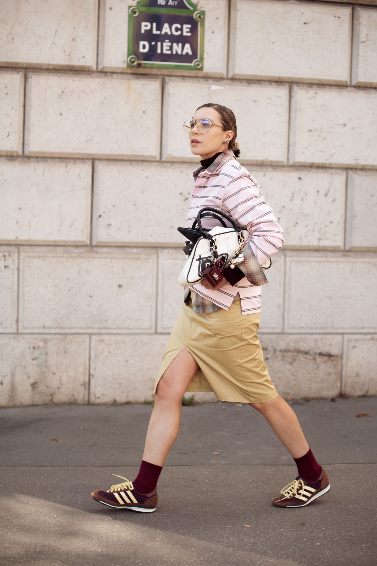 Los zapatos de gamuza no se pueden lavar en el lavarropas. Imagen: Elle Los zapatos de gamuza no se pueden lavar en el lavarropas. Imagen: Elle