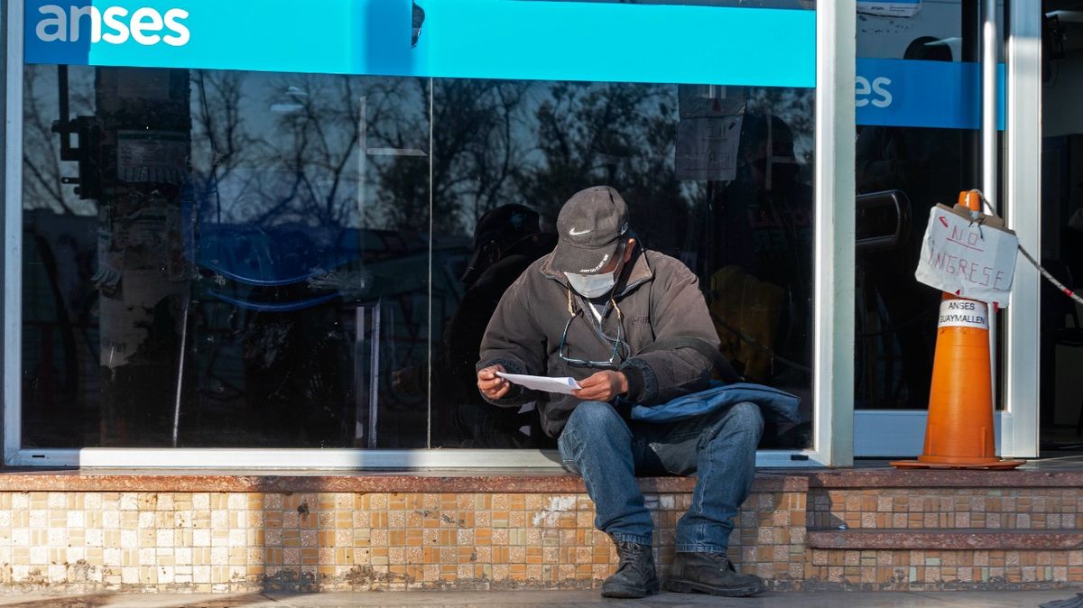 Jubilados, AUH, SUAF: qué paga ANSES por única vez en agosto