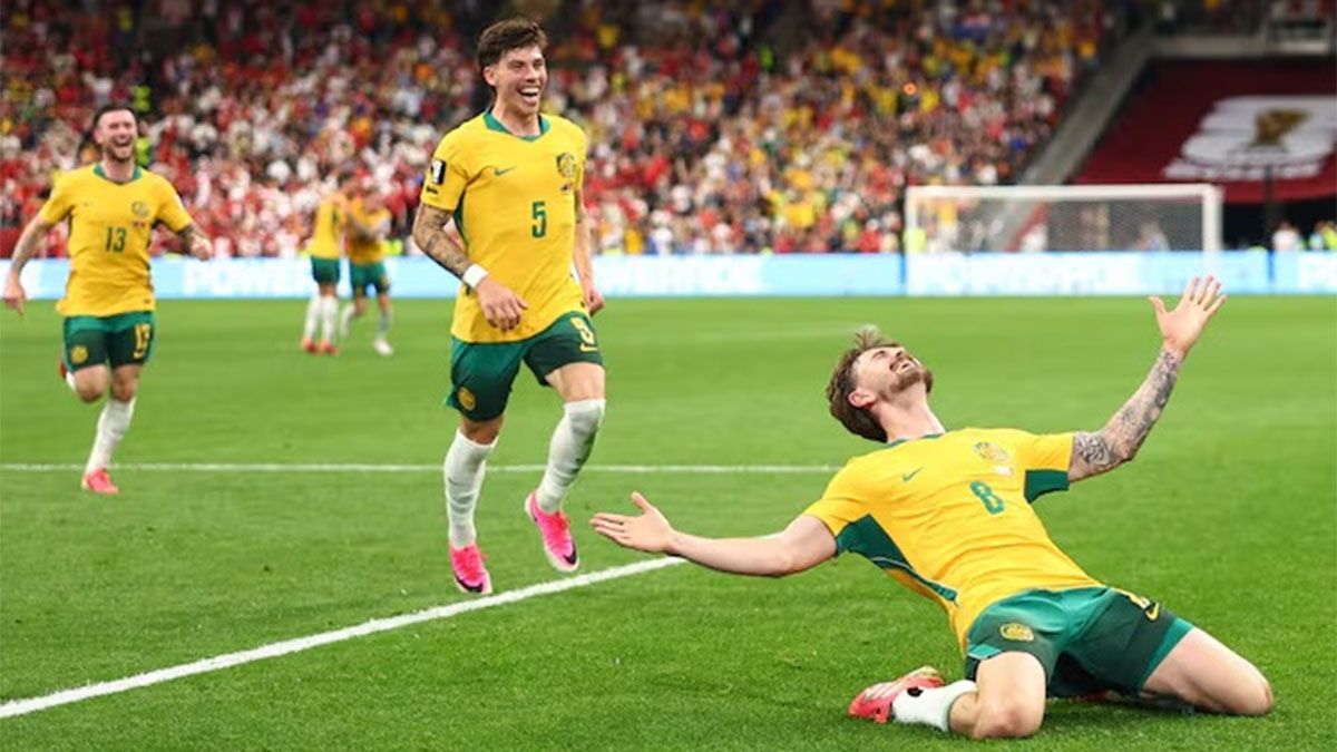 Connor Metcalfe festeja el segundo gol de Australia ante Turquía.