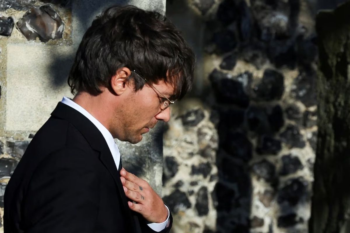 El último adiós de Louis Tomlinson a su amigo Liam Payne. Imagen de Reuters. El último adiós de Louis Tomlinson a su amigo Liam Payne. Imagen de Reuters.
