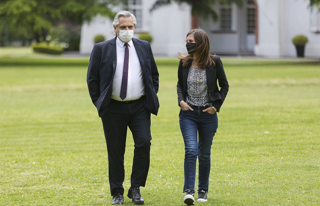 Alberto Fernández empezaba este mismo martes a diagramar el proceso de vacunación al reunirse con Ginés González García y Carla Vizzotti. Foto: NA.