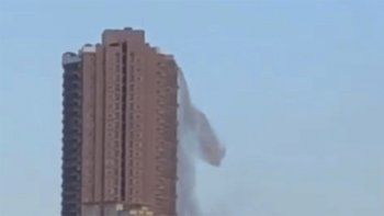 Video: por un temblor de 6,3 grados colapsó una piscina de un edificio en Filipinas