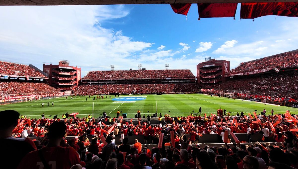 Los hinchas de Independiente mostraron su descontento con el árbitro del partido vs River