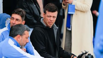 Esteban Solari fue silbado por los hinchas de Godoy Cruz cuando fue anunciado por los altoparlantes del Gambarte