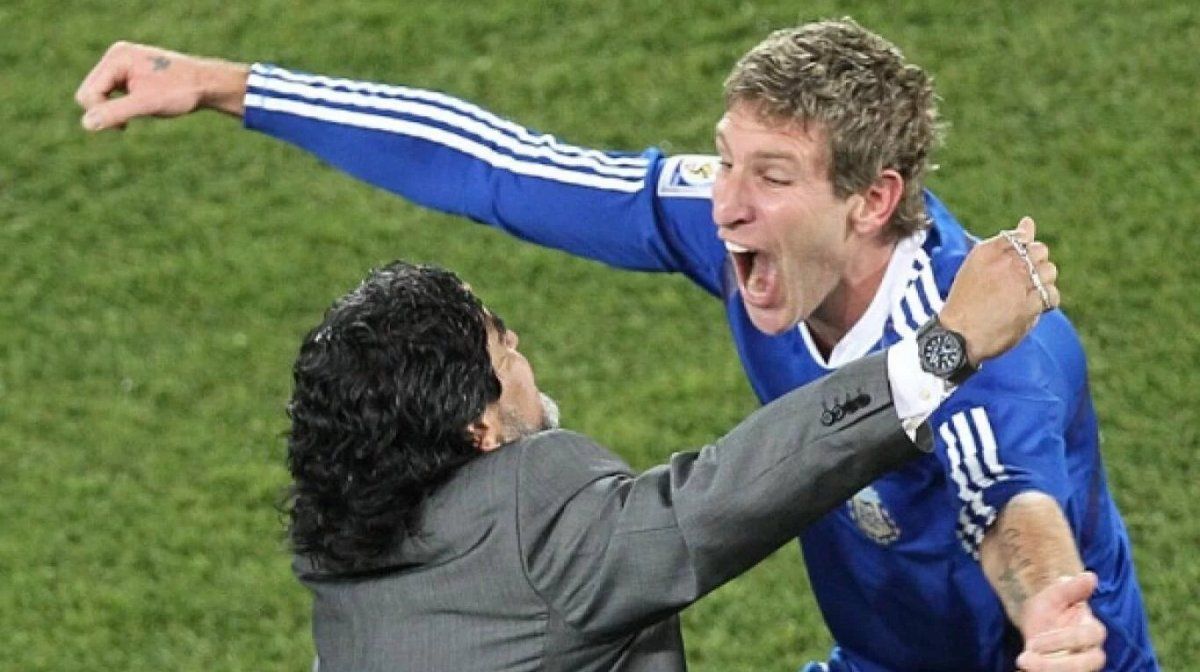 Martín Palermo y Diego Maradona en Sdudáfrica 2010.