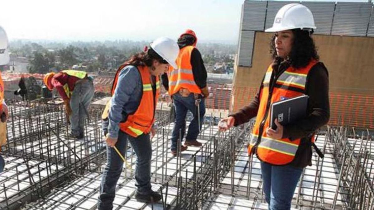 Si bien el mundo de la construcción ya es un lugar en el que incursionan mujeres, todavía es muy grande la brecha de género en estas actividades históricamente reservadas para varones Si bien el mundo de la construcción ya es un lugar en el que incursionan mujeres, todavía es muy grande la brecha de género en estas actividades históricamente reservadas para varones