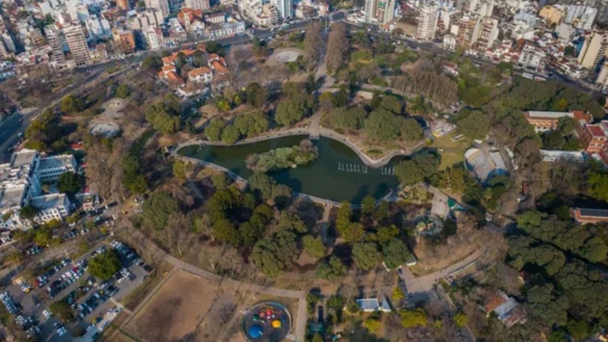 El Parque Centenario, en Caballito, fue diseñado para conmemorar el centenario de la Revolución de Mayo El Parque Centenario, en Caballito, fue diseñado para conmemorar el centenario de la Revolución de Mayo
