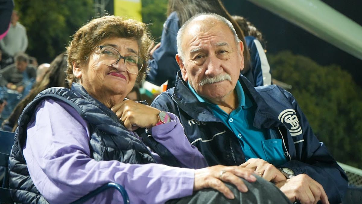 Grandes y chicos, hombres y mujeres, fueron como de costumbre a alentar a la Lepra.