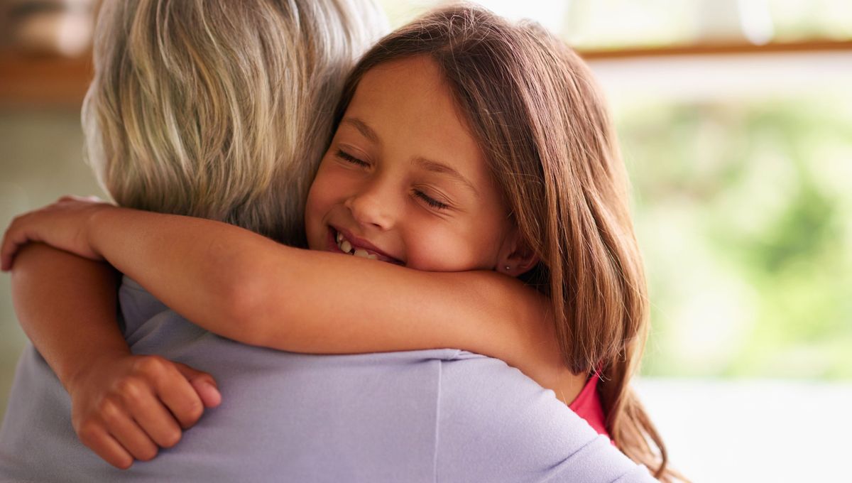 Esta palabra invita a buscar o dar un abrazo en algún momento del día. Esta palabra invita a buscar o dar un abrazo en algún momento del día. 