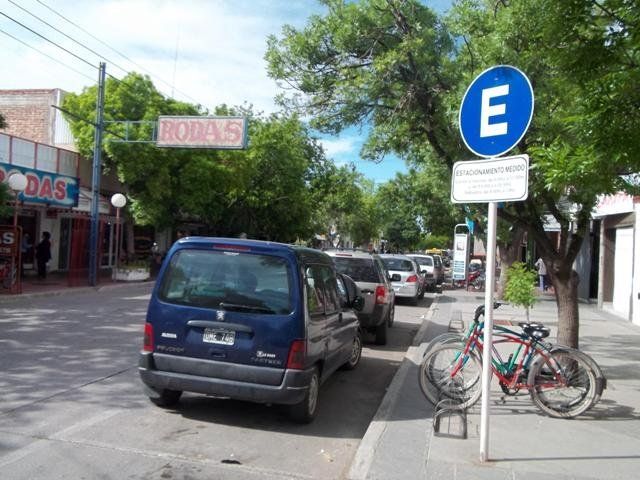 Desde febrero la tarjeta para estacionar en Alvear costará $3
