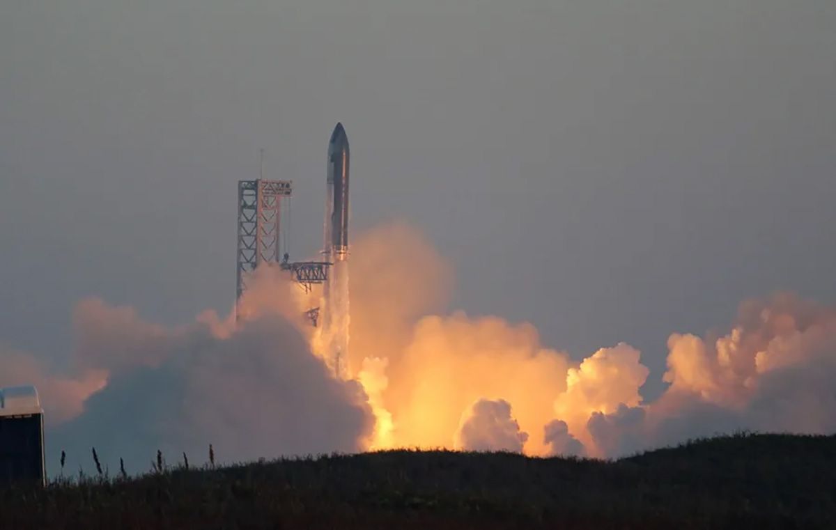 El despegue de un cohete Starship, desde Starbase, en Boca Chica, Texas en Estados Unidos (Archivo). Donald Trump, firmó una orden ejecutiva que beneficia directamente a las empresas privadas del sector aeroespacial. Crédito: EFE/ Abraham Pineda-Jacome. El despegue de un cohete Starship, desde Starbase, en Boca Chica, Texas en Estados Unidos (Archivo). Donald Trump, firmó una orden ejecutiva que beneficia directamente a las empresas privadas del sector aeroespacial. Crédito: EFE/ Abraham Pineda-Jacome.