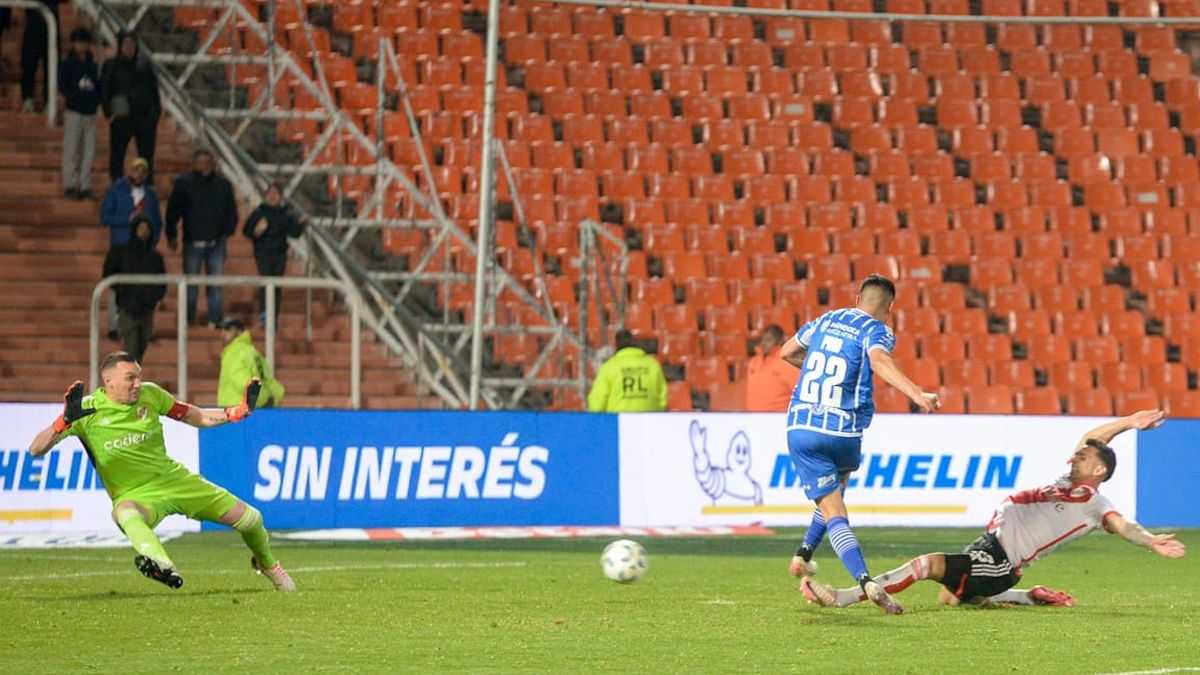 Armani evitó que la victoria del Tomba fuera más holgada. Armani evitó que la victoria del Tomba fuera más holgada.