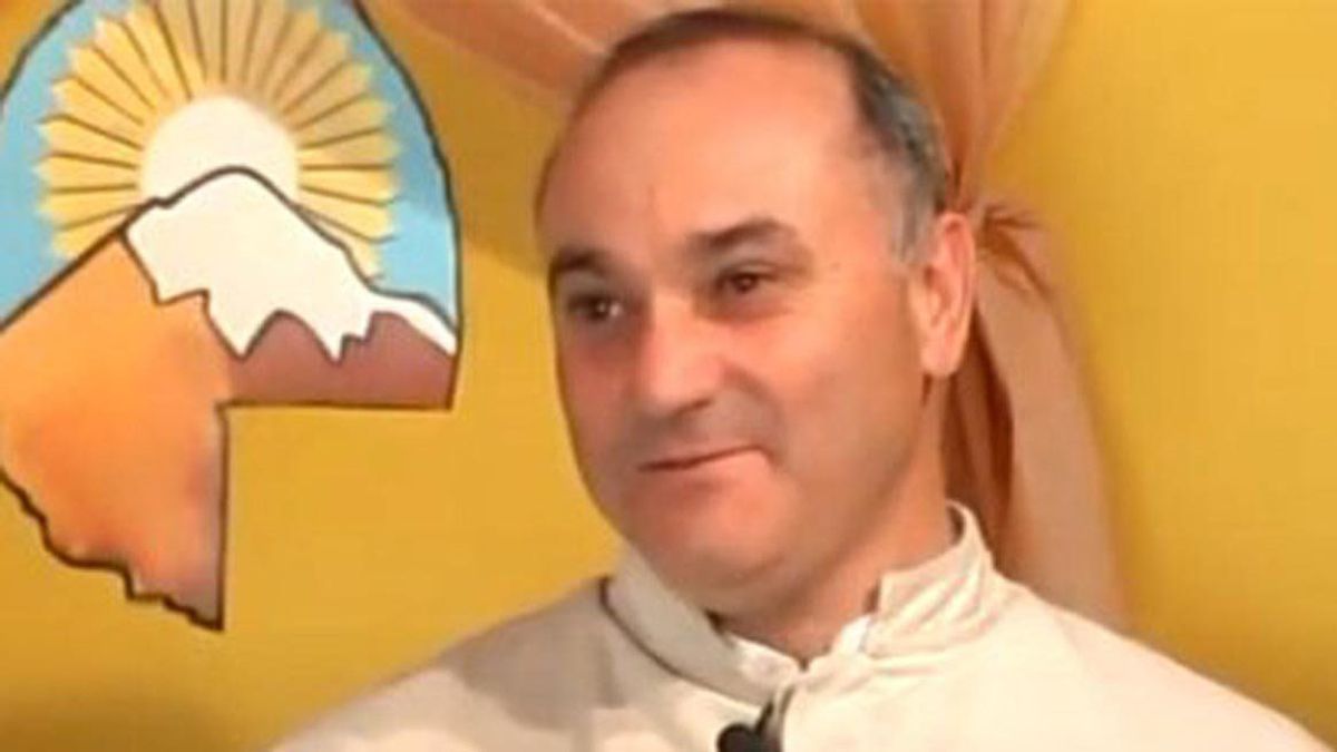 Camilo Dib, el cura que le pegó a Taussig.