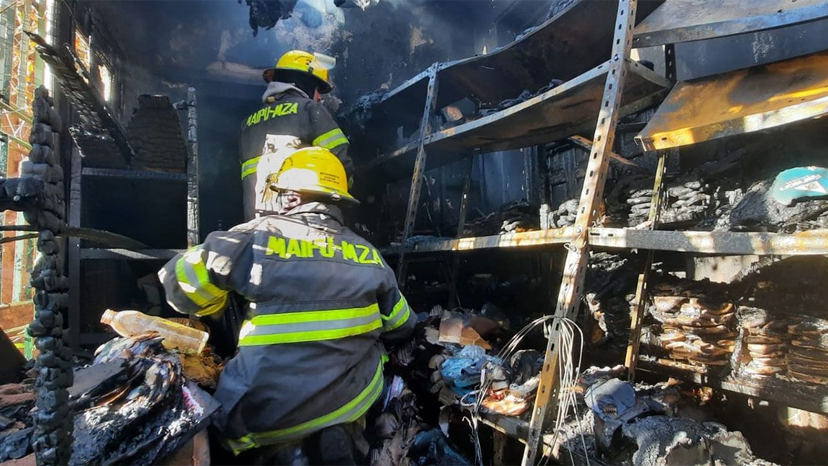 Un sospechoso incendio en Maipú pudo haber tenido varias víctimas