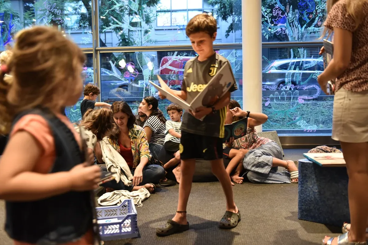 Un espacio de diversión entre libros pueden encontrar los niños en Edelij durante estas vacaciones. Un espacio de diversión entre libros pueden encontrar los niños en Edelij durante estas vacaciones.