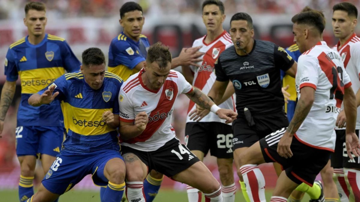 Boca y River esperan por la designación del árbitro para el Superclásico del fútbol argentino.&nbsp;