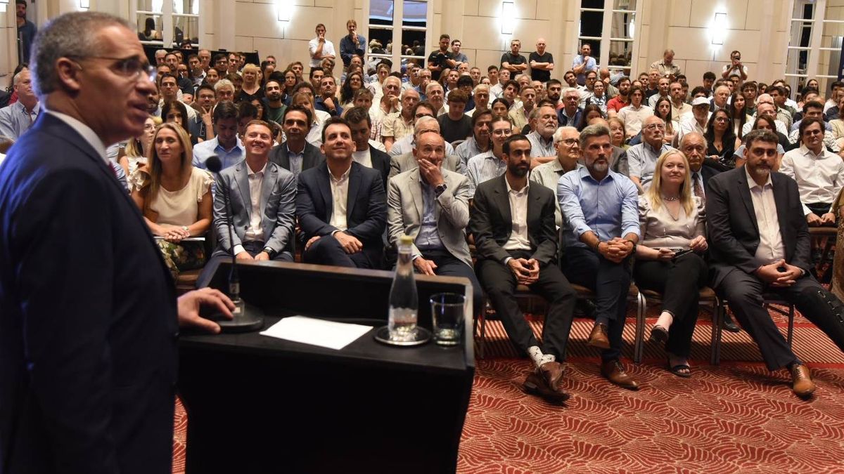 El IERAL presentó el Informe Anual 2024 y Perspectivas 2025de la Economía de Mendoza en el Park Hyatt Hotel.