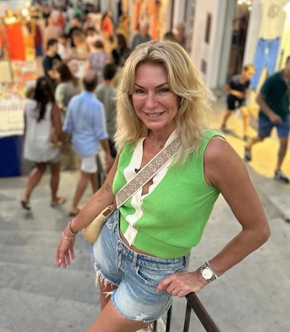 Shorttcitos diminutos y bikini de reptil, Yanina Latorre paralizó Mallorca con sus looks. Shorttcitos diminutos y bikini de reptil, Yanina Latorre paralizó Mallorca con sus looks.