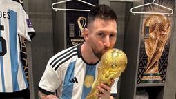 Messi con so trofeo màs preciado: la Copa del Mundo