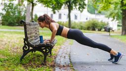 Una serie de ejercicios simples que podés hacer en casa o al aire libre, sin equipamiento, pueden marcar una gran diferencia en tu bienestar físico y tu calidad de vida.