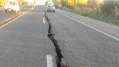 El terremoto en San Juan causó una serie de fisuras en la ruta 40, cuya profundidad es de tres metros.