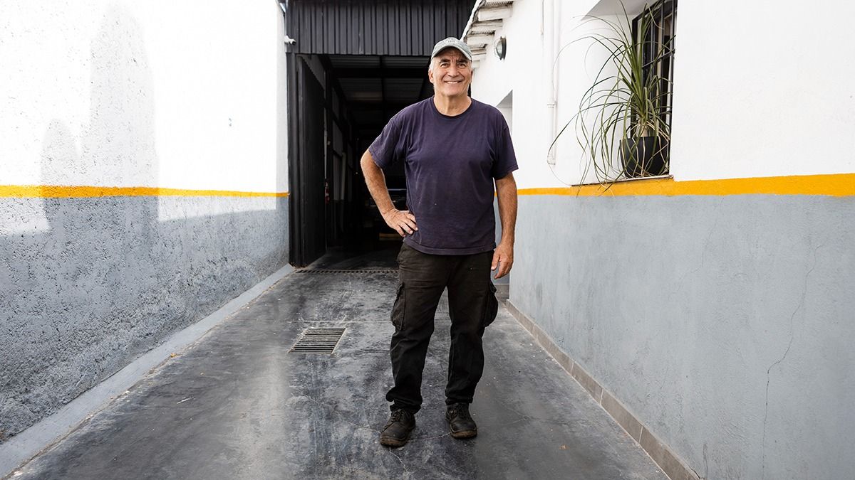 Sergio Dalmaso es mecánico de toda la vida y empezó con el andinismo a los 54 años. A sus 62 años ya cuenta con tres cumbre del Aconcagua. Sergio Dalmaso es mecánico de toda la vida y empezó con el andinismo a los 54 años. A sus 62 años ya cuenta con tres cumbre del Aconcagua.