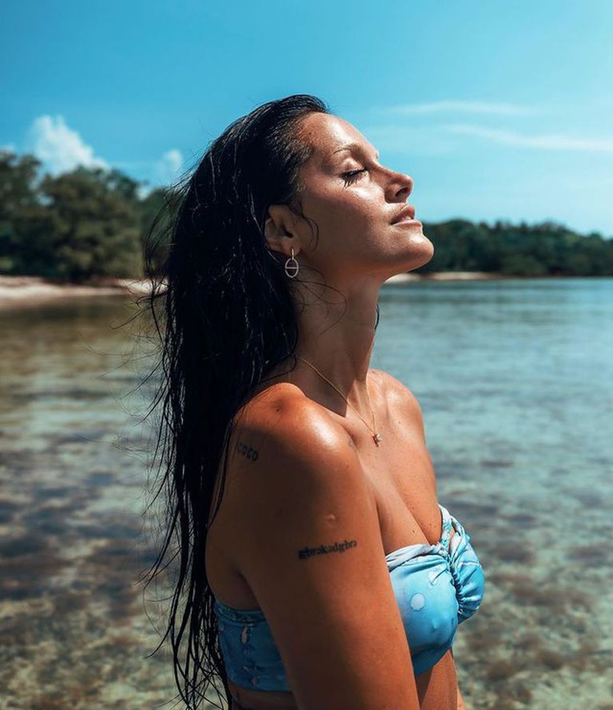 Oriana Sabatini posó como una diosa en las playas de Miami.
