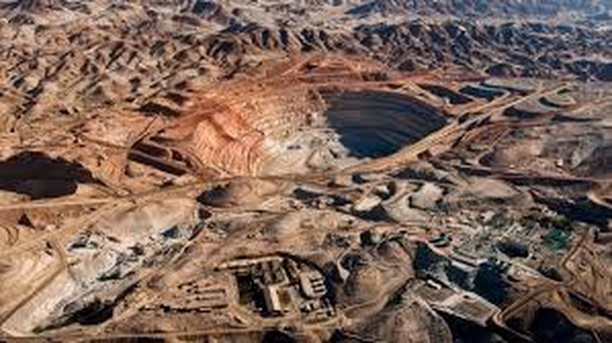 La feria que comenzó en Santiago de Chile, reúne a las principales empresas mineras que ya han hecho inversiones en exploración y explotación de cobre en el vecino país. Allí estará Alfredo Cornejo desde este miércoles.