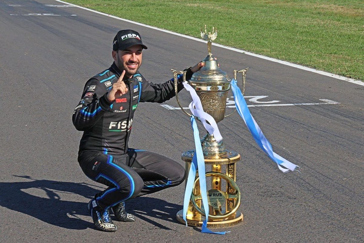 Julián Santero es el primer piloto mendocino en consagrarse campeón en el Turismo Carretera. Julián Santero es el primer piloto mendocino en consagrarse campeón en el Turismo Carretera.