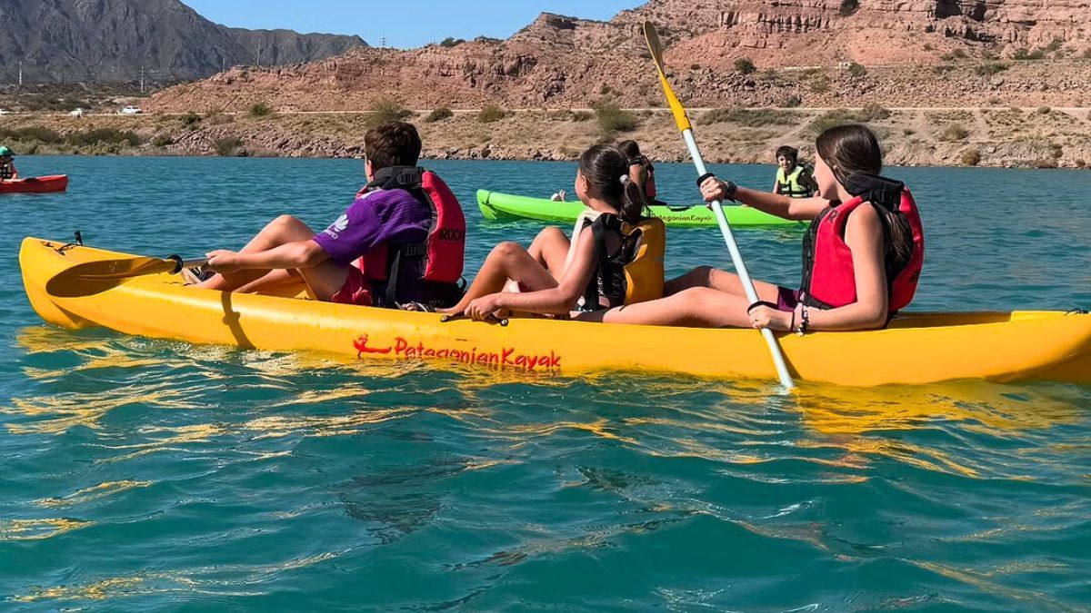 Kayak en el parador Aventura de Potrerillos. Kayak en el parador Aventura de Potrerillos.