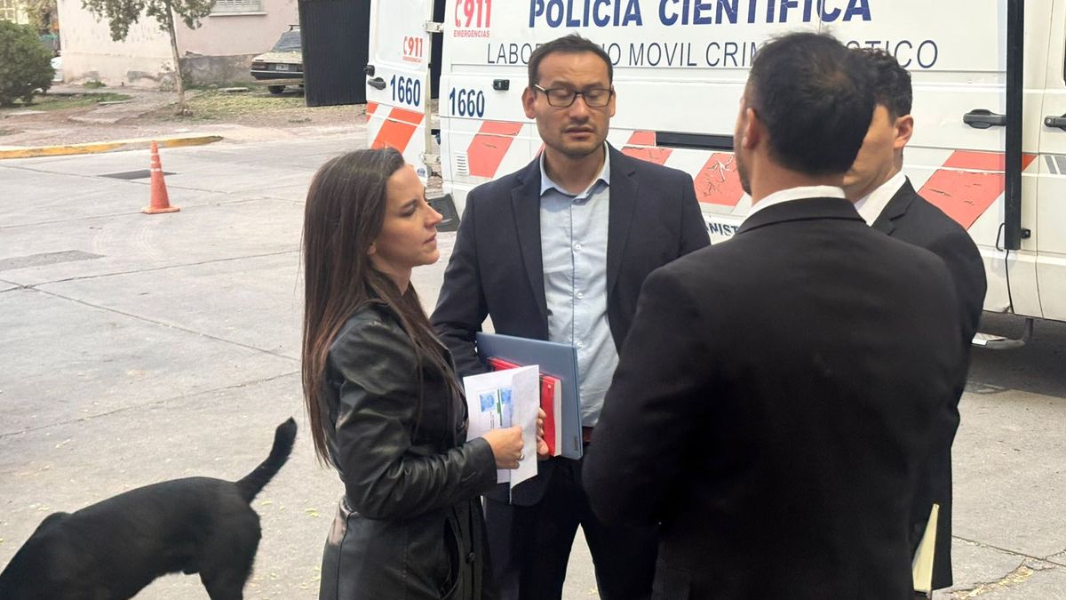 La ministra Mercedes Rus destacó la presencia de un fiscal, un ayudante fiscal y un juez penal para garantizar todo en el megaoperativo. La ministra Mercedes Rus destacó la presencia de un fiscal, un ayudante fiscal y un juez penal para garantizar todo en el megaoperativo.