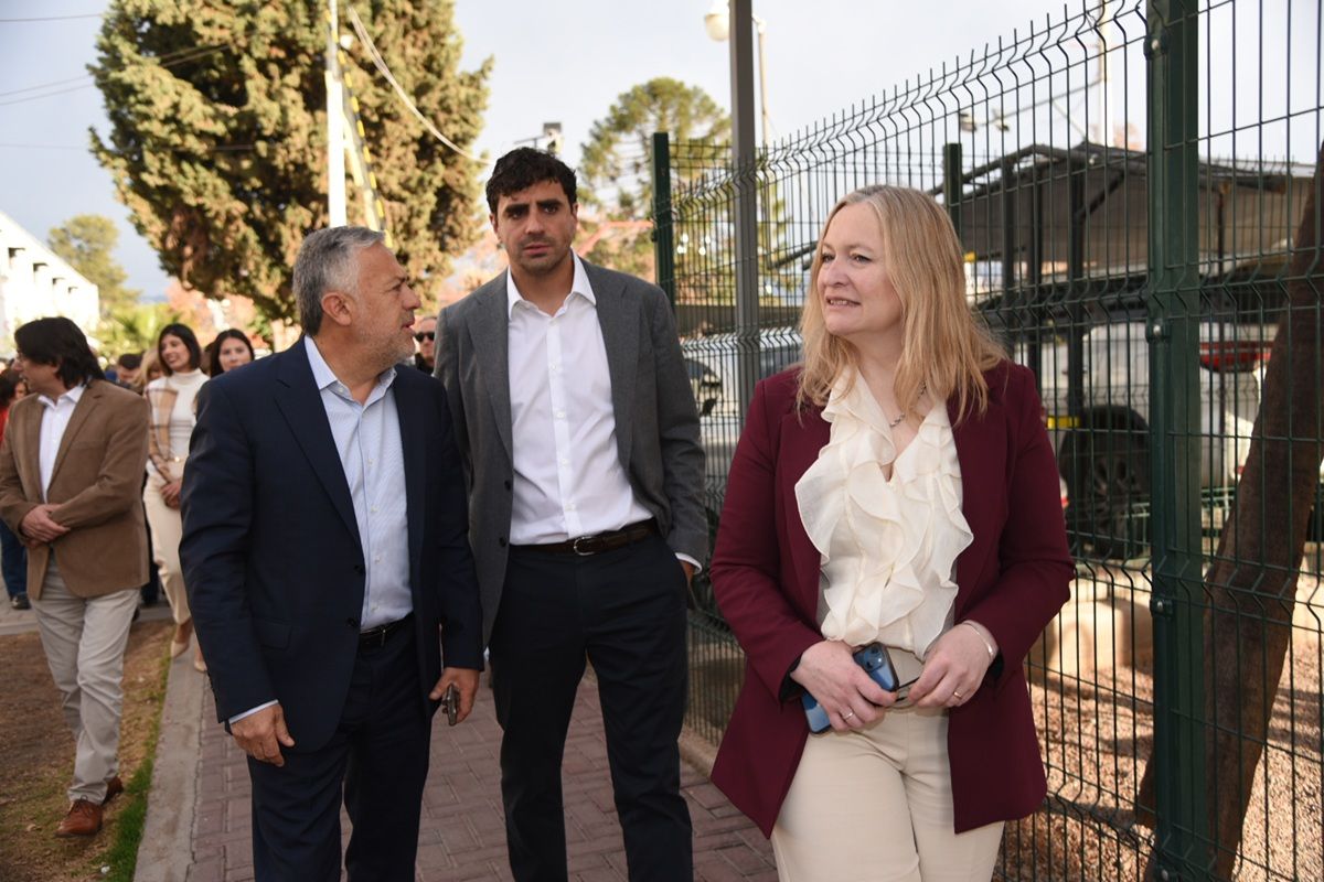 Mema junto a Hebe Casado y Alfredo Cornejo, rumbo a la presentación de candidaturas. Mema junto a Hebe Casado y Alfredo Cornejo, rumbo a la presentación de candidaturas.