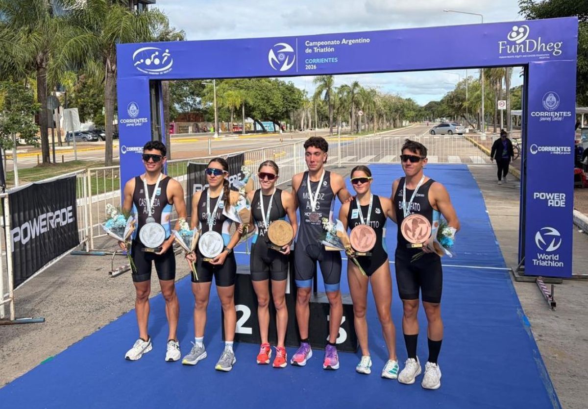 Vargas entre los campeones del Argentino.