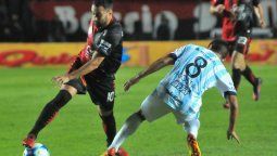 Colón logró un valioso empate en la última jugada ante Atlético Tucumán Colón logró un valioso empate en la última jugada ante Atlético Tucumán