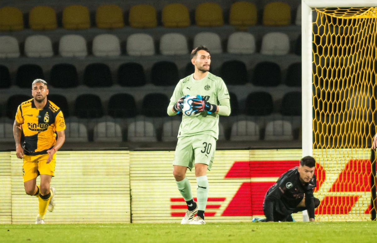 Cozzani fue el héroe de la clasificación de Platense.
