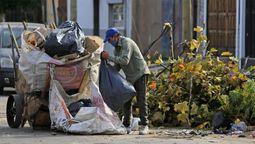 Las líneas que marcan el límite de la pobreza e indigencia en dos versiones de la Canasta Básica familiar, cada vez más arriba en Mendoza Las líneas que marcan el límite de la pobreza e indigencia en dos versiones de la Canasta Básica familiar, cada vez más arriba en Mendoza