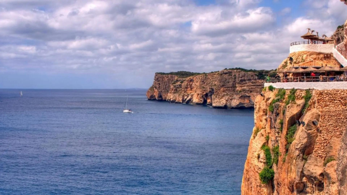 La cueva más increíble de España está en Menorca.