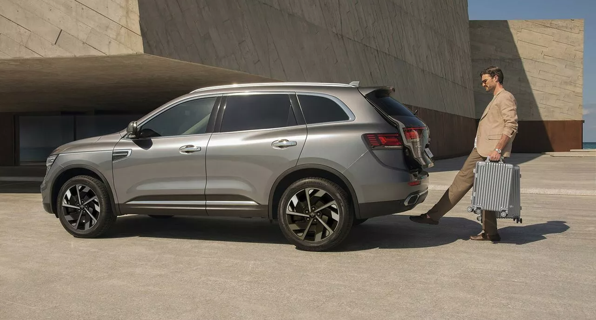 El baúl del Renault Koleos puede abrirse de una fácil manera. El baúl del Renault Koleos puede abrirse de una fácil manera.