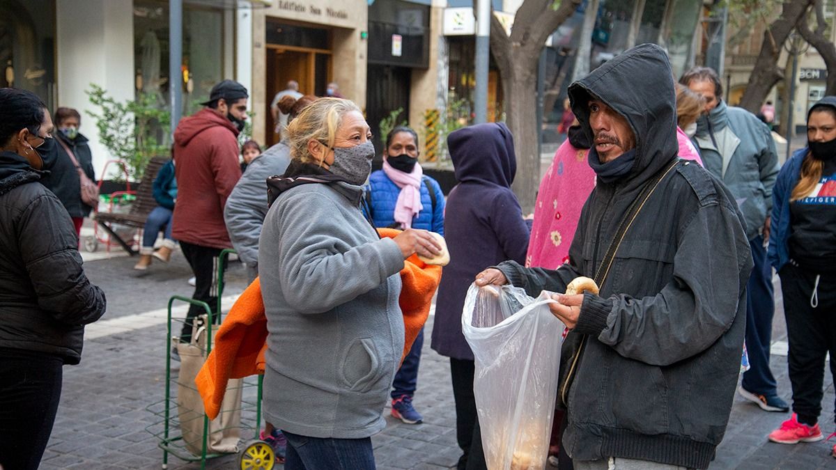 Siguen aumentando los números de la pobreza y la asistencia social es cada vez más necesaria.