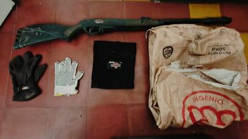 La Policía secuestró en Las Heras un arma larga y recuperó una moto robada