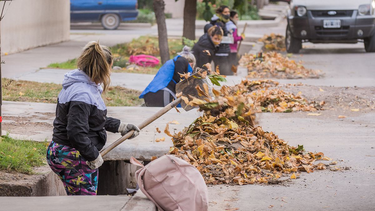 Agrupaciones sociales hacen tareas de limpieza en San Martín