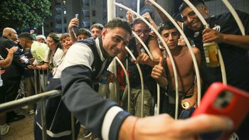 Pasión por Independiente Rivadavia en Barra de Tijuca: hinchas y jugadores, juntos en la noche carioca