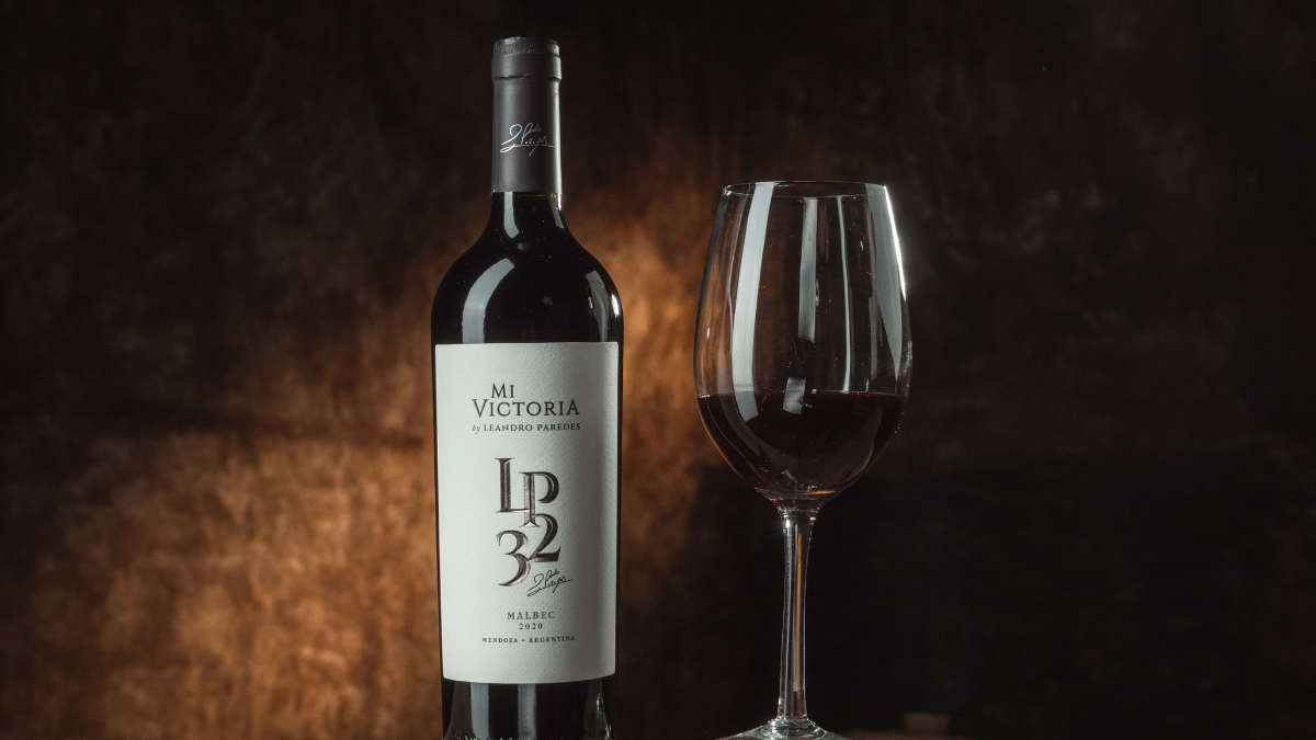 El vino lleva el número 32, el que identifica a Paredes.