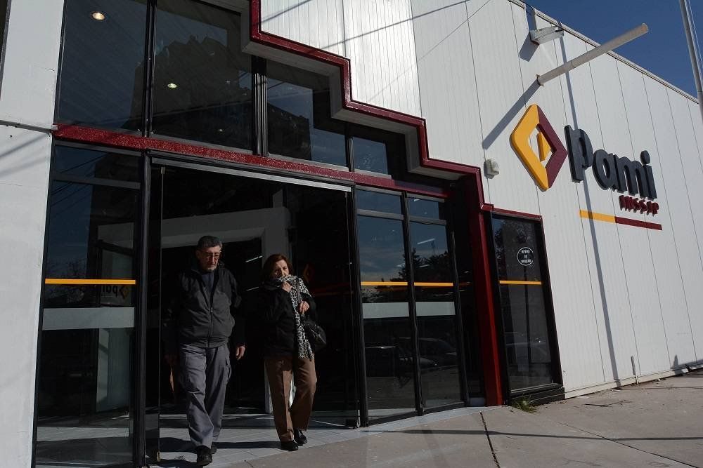 Son cinco millones de jubilados sin acceso a remedios en todo el país por la deuda del PAMI