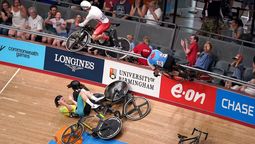 Las imágenes del accidente en la pista de Birminghan, son impresionantes.